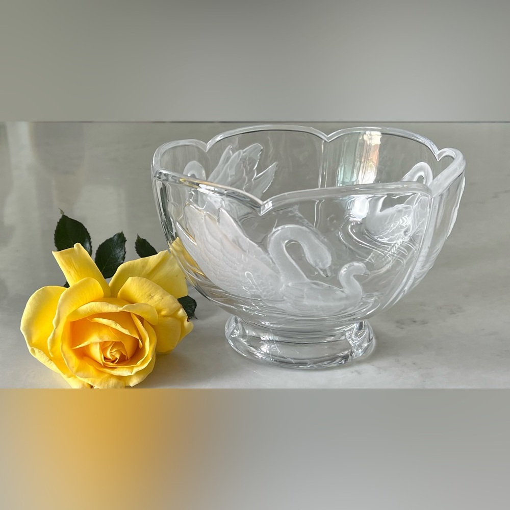 Swan Mother and Baby Crystal Bowl